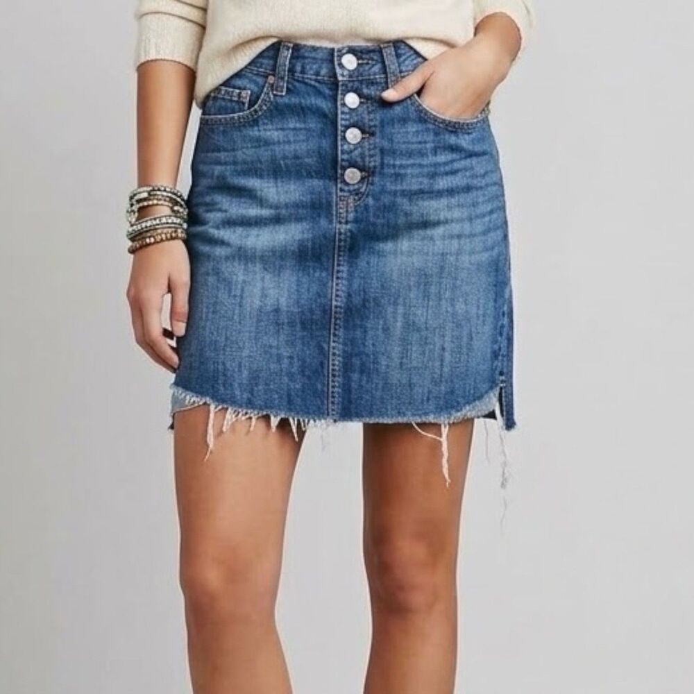 Gap Denim Mini Skirt Sz 25 Sz 0 Sz XS Button Fly Distressed Frayed Hem Cut Off